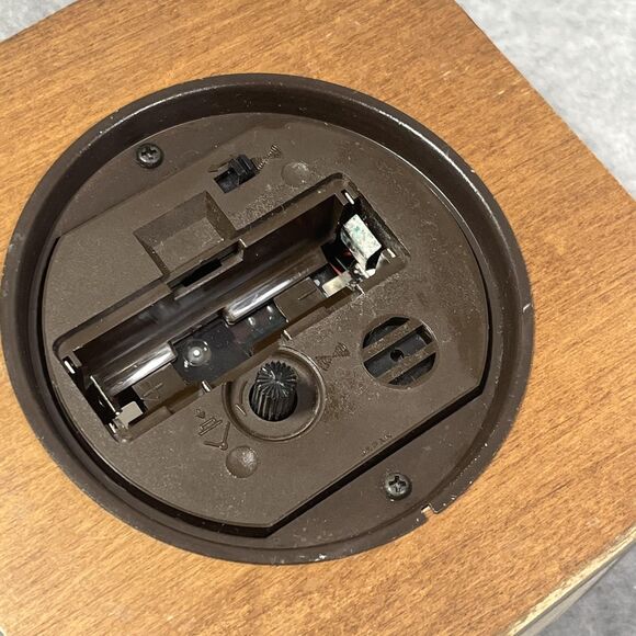 Vintage Seth Thomas Desk Clock Quartz Octagon Wood Brass Trim Tabletop Battery - Picture 10 of 10